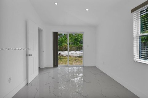 Casa en venta en Miami, Florida, 3 dormitorios, 87.89 m2 № 1862424 - foto 5