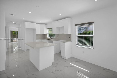 Casa en venta en Miami, Florida, 3 dormitorios, 87.89 m2 № 1862424 - foto 29
