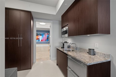 Снять в аренду кондоминиум в Бэл-Харбор, Флорида 2 спальни, 143.16м2, № 2026548 - фото 19