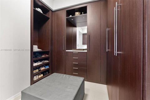 Снять в аренду кондоминиум в Бэл-Харбор, Флорида 2 спальни, 143.16м2, № 2026548 - фото 17