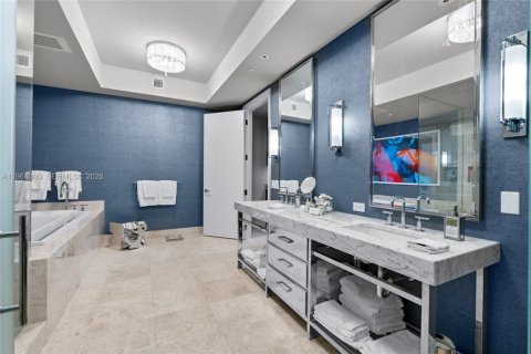 Снять в аренду кондоминиум в Бэл-Харбор, Флорида 2 спальни, 143.16м2, № 2026548 - фото 14