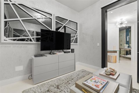 Снять в аренду кондоминиум в Бэл-Харбор, Флорида 2 спальни, 143.16м2, № 2026548 - фото 25