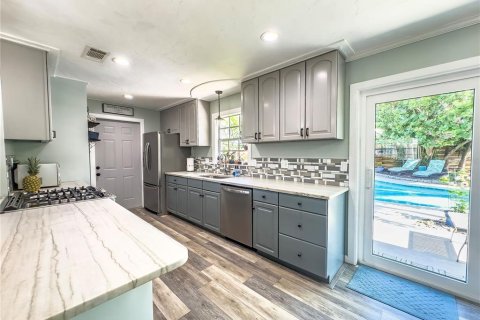 House in Merrit Island, Florida 3 bedrooms, 122.72 sq.m. № 1885701 - photo 11