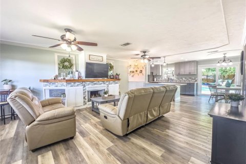 House in Merrit Island, Florida 3 bedrooms, 122.72 sq.m. № 1885701 - photo 4