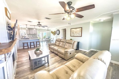 House in Merrit Island, Florida 3 bedrooms, 122.72 sq.m. № 1885701 - photo 5