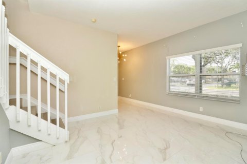 Touwnhouse à louer à Lauderdale Lakes, Floride: 3 chambres, 152.73 m2 № 2188305 - photo 5