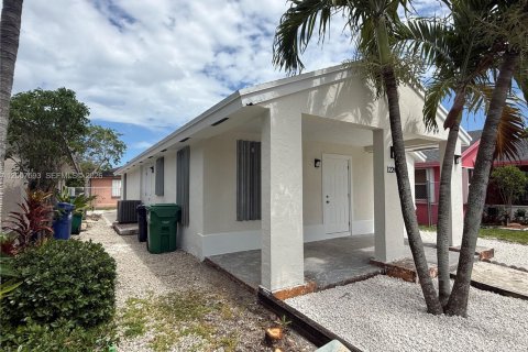 House in Miami, Florida 4 bedrooms, 116.13 sq.m. № 2074328
