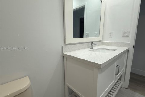 House in Miami, Florida 4 bedrooms, 116.13 sq.m. № 2074328 - photo 15