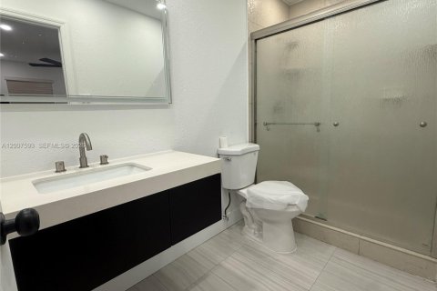 House in Miami, Florida 4 bedrooms, 116.13 sq.m. № 2074328 - photo 20