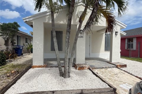 House in Miami, Florida 4 bedrooms, 116.13 sq.m. № 2074328 - photo 3