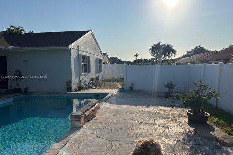 House in Cooper City, Florida 3 bedrooms, 167.87 sq.m. № 1874290 - photo 5