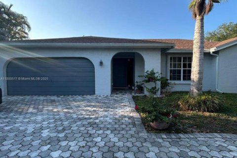 House in Cooper City, Florida 3 bedrooms, 167.87 sq.m. № 1874290 - photo 2