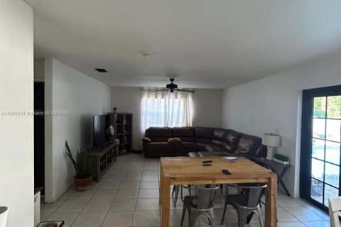House in Cooper City, Florida 3 bedrooms, 167.87 sq.m. № 1874290 - photo 13