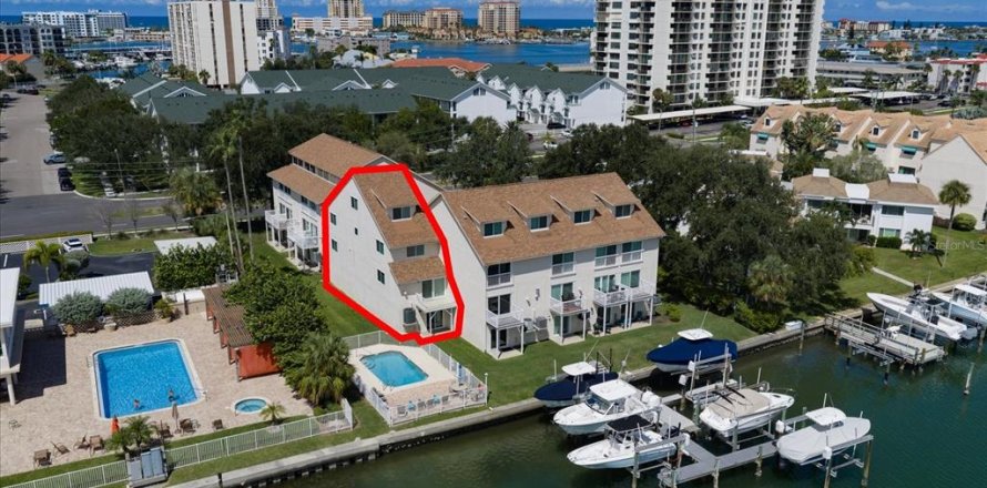 Adosado en Clearwater, Florida 3 dormitorios, 204.38 m2 № 2353200