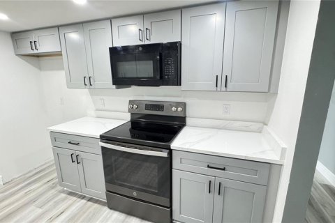 House in Deltona, Florida 4 bedrooms, 167.78 sq.m. № 1845386 - photo 5