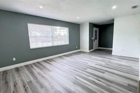 House in Deltona, Florida 4 bedrooms, 167.78 sq.m. № 1845386 - photo 2