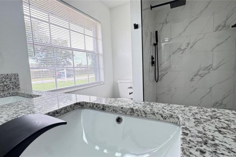House in Deltona, Florida 4 bedrooms, 167.78 sq.m. № 1845386 - photo 19