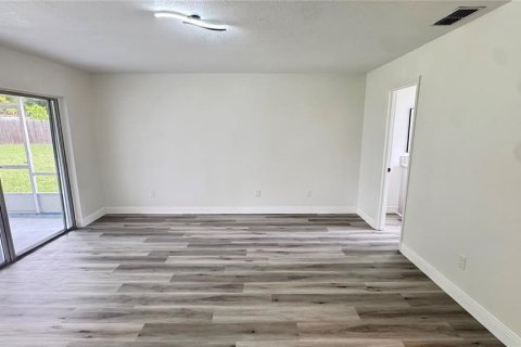 House in Deltona, Florida 4 bedrooms, 167.78 sq.m. № 1845386 - photo 15