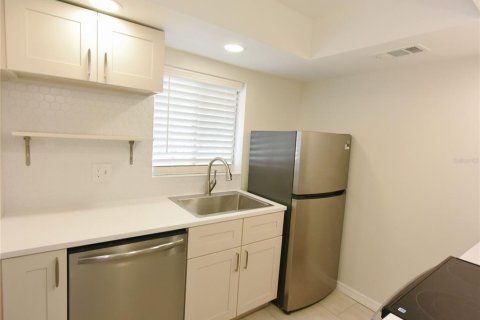 Condo in Sarasota, Florida, 2 bedrooms  № 2237389 - photo 12