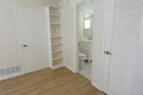 Condo in Sarasota, Florida, 2 bedrooms  № 2237389 - photo 29