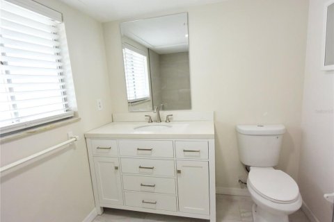 Condo in Sarasota, Florida, 2 bedrooms  № 2237389 - photo 26