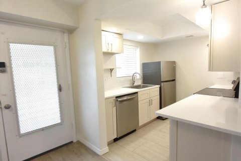 Condo in Sarasota, Florida, 2 bedrooms  № 2237389 - photo 8
