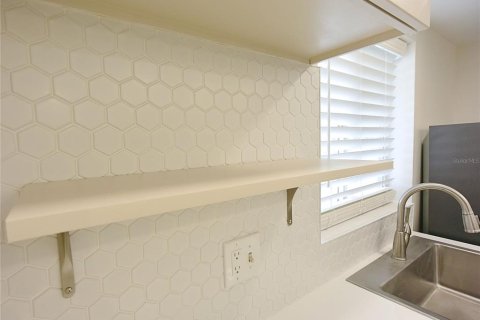 Condo in Sarasota, Florida, 2 bedrooms  № 2237389 - photo 15