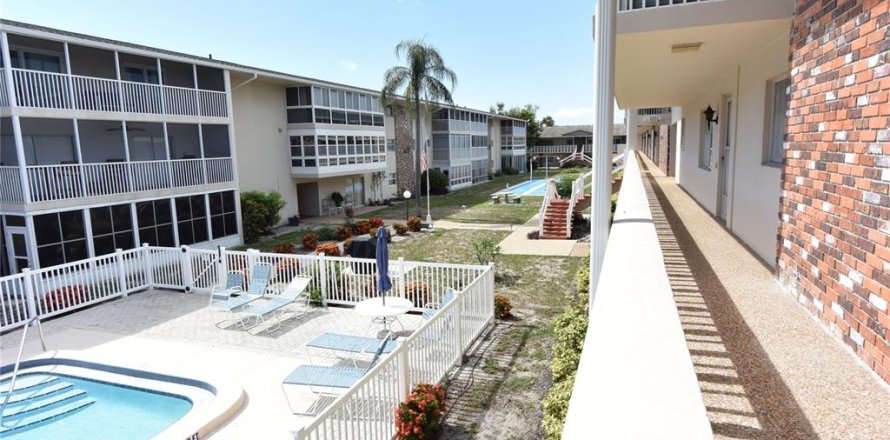 Condo in Sarasota, Florida, 2 bedrooms  № 2237389