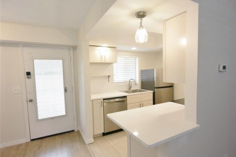 Condo in Sarasota, Florida, 2 bedrooms  № 2237389 - photo 17