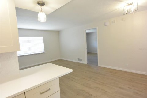 Condo in Sarasota, Florida, 2 bedrooms  № 2237389 - photo 18
