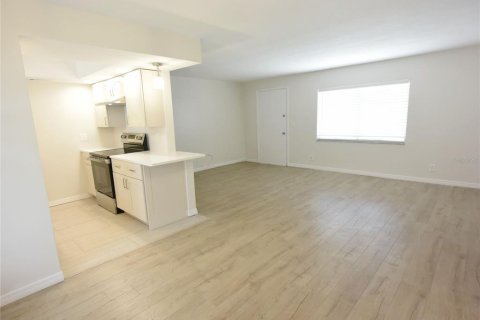 Condo in Sarasota, Florida, 2 bedrooms  № 2237389 - photo 7