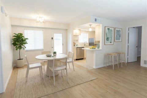 Condo in Sarasota, Florida, 2 bedrooms  № 2237389 - photo 3