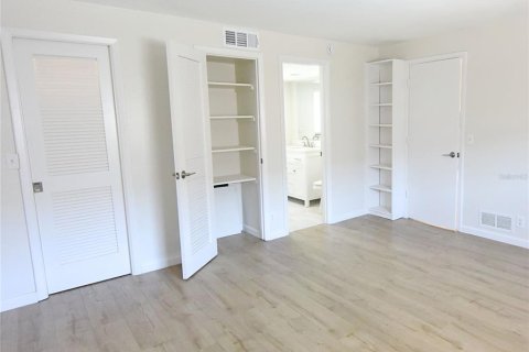 Condo in Sarasota, Florida, 2 bedrooms  № 2237389 - photo 25