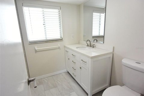 Condo in Sarasota, Florida, 2 bedrooms  № 2237389 - photo 28