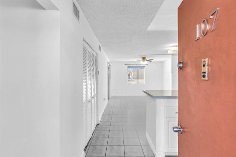 Copropriété à vendre à West Palm Beach, Floride: 1 chambre, 57.23 m2 № 2084427 - photo 2