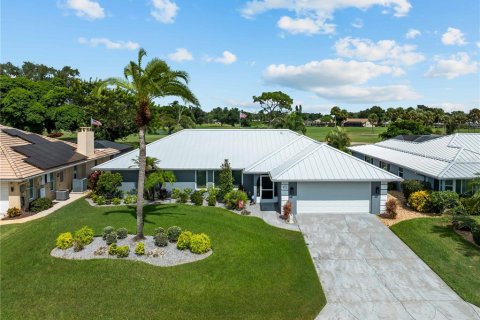 House in Venice, Florida 3 bedrooms, 194.35 sq.m. № 2351695