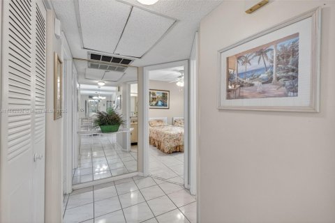 Condo in Lauderdale Lakes, Florida, 2 bedrooms  № 1891849 - photo 17