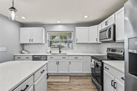 Casa en venta en Wildwood, Florida, 3 dormitorios, 149.2 m2 № 1873440 - foto 8