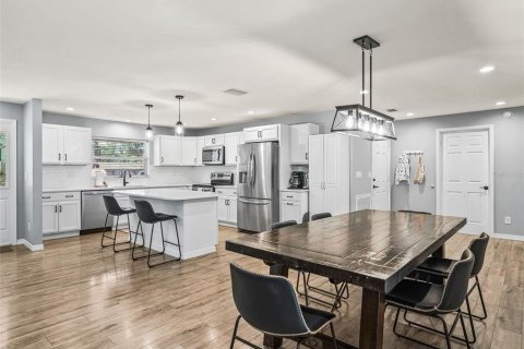 Casa en venta en Wildwood, Florida, 3 dormitorios, 149.2 m2 № 1873440 - foto 11