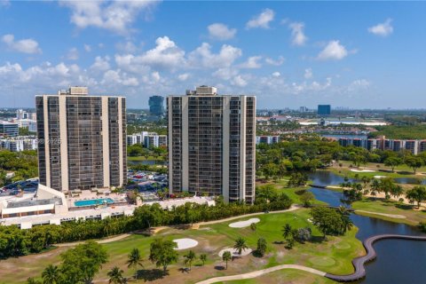 Condo in Aventura, Florida, 2 bedrooms  № 1821862 - photo 21