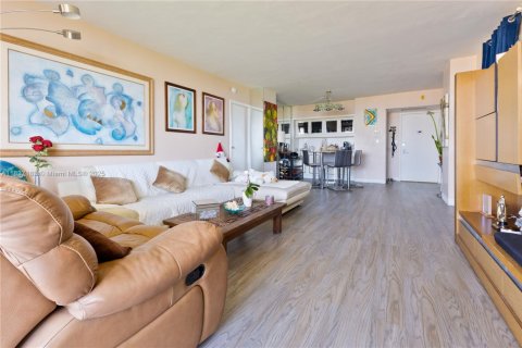 Condo in Aventura, Florida, 2 bedrooms  № 1821862 - photo 6