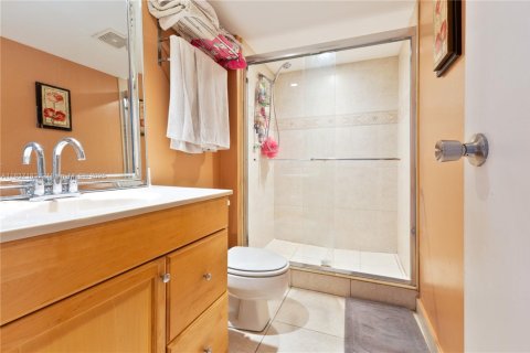 Condo in Aventura, Florida, 2 bedrooms  № 1821862 - photo 9