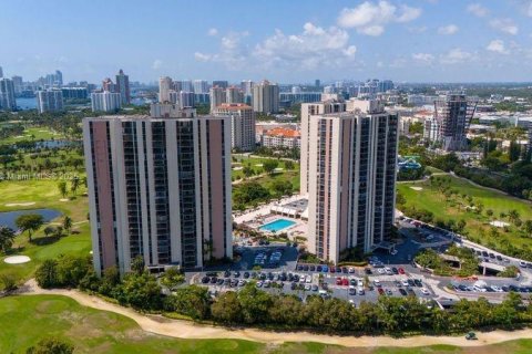 Condo in Aventura, Florida, 2 bedrooms  № 1821862 - photo 26