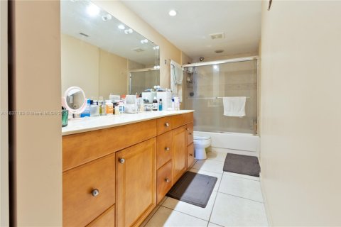 Condo in Aventura, Florida, 2 bedrooms  № 1821862 - photo 13