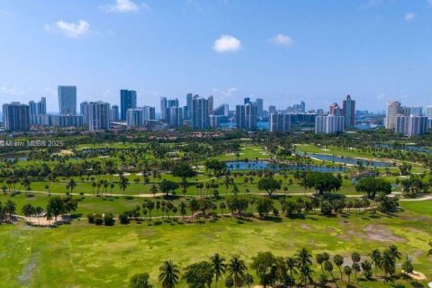 Condo in Aventura, Florida, 2 bedrooms  № 1821862 - photo 24
