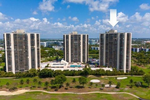 Condo in Aventura, Florida, 2 bedrooms  № 1821862 - photo 1