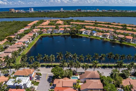 Villa ou maison à vendre à Hollywood, Floride: 3 chambres, 178.28 m2 № 2072601 - photo 29
