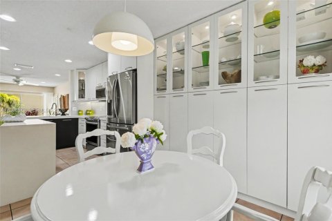 Villa ou maison à vendre à Hollywood, Floride: 3 chambres, 178.28 m2 № 2072601 - photo 5