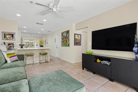 Villa ou maison à vendre à Hollywood, Floride: 3 chambres, 178.28 m2 № 2072601 - photo 11