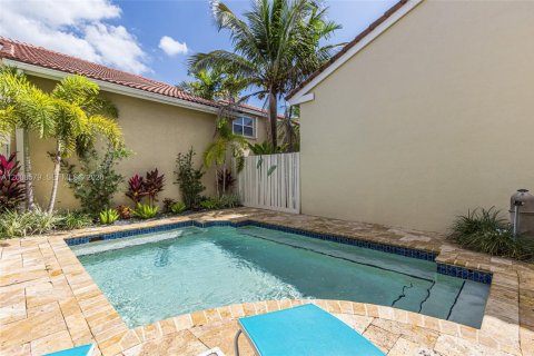 Villa ou maison à vendre à Hollywood, Floride: 3 chambres, 178.28 m2 № 2072601 - photo 2